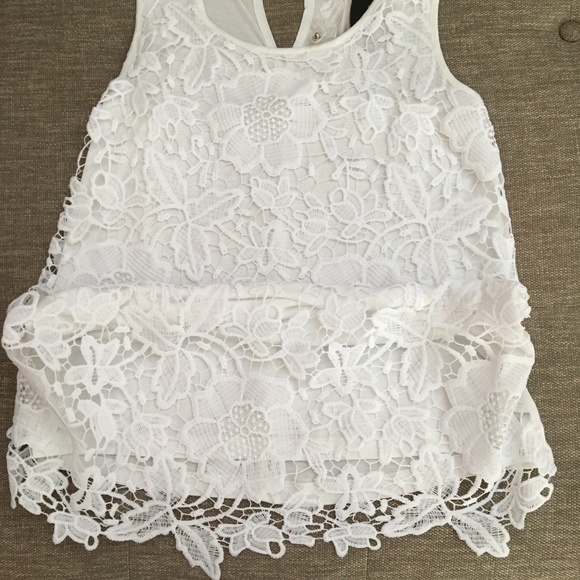 Cupio Sleeveless Top - Picture 4 of 5